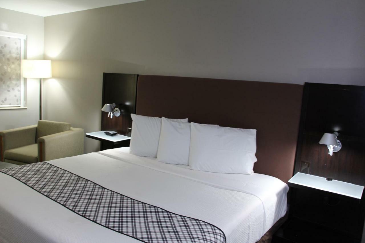 Westbridge Inn & Suites Carrollton エクステリア 写真